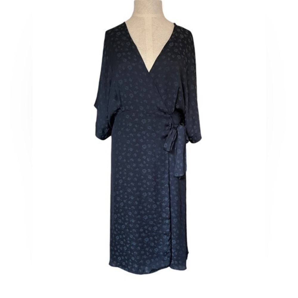 Chelsea 28 Floral Wrap Dress Blue Women size medium.